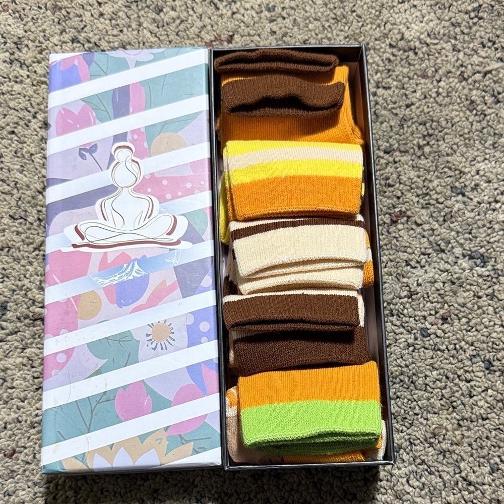 Boxed Set 5 Kids Striped Capybara Themed Socks Yellow Brown Orange Green NEW